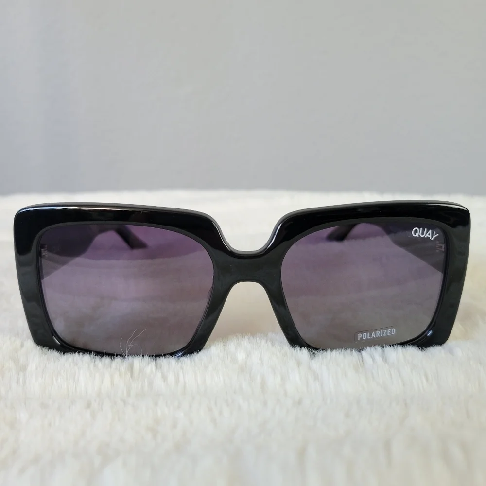 QUAY // ltd ed paris hilton collab oversized premium injection square sunglasses